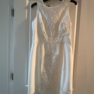 In good condition white sleeveless dress